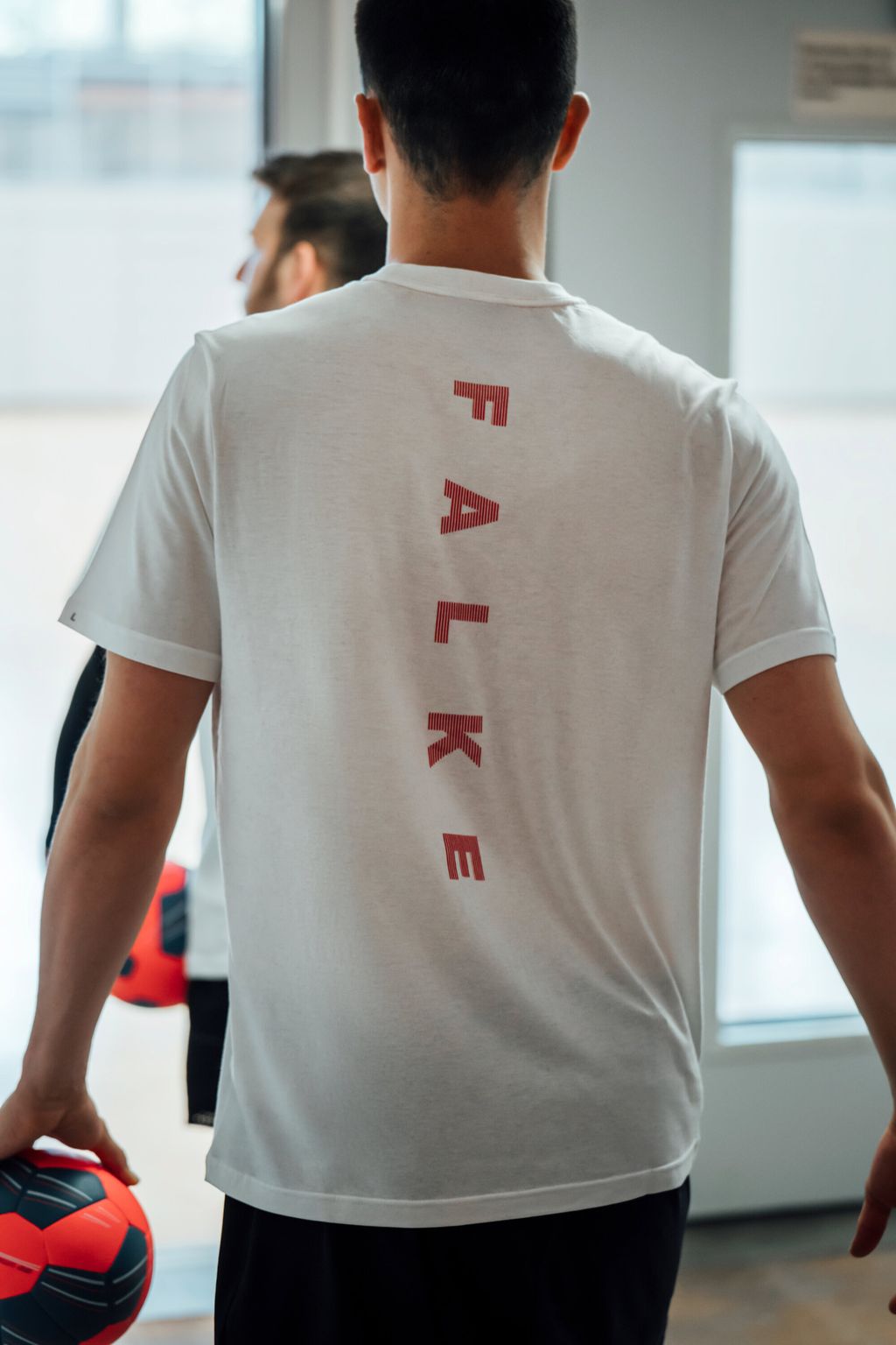 تي شيرت نسائي برقبة دائرية