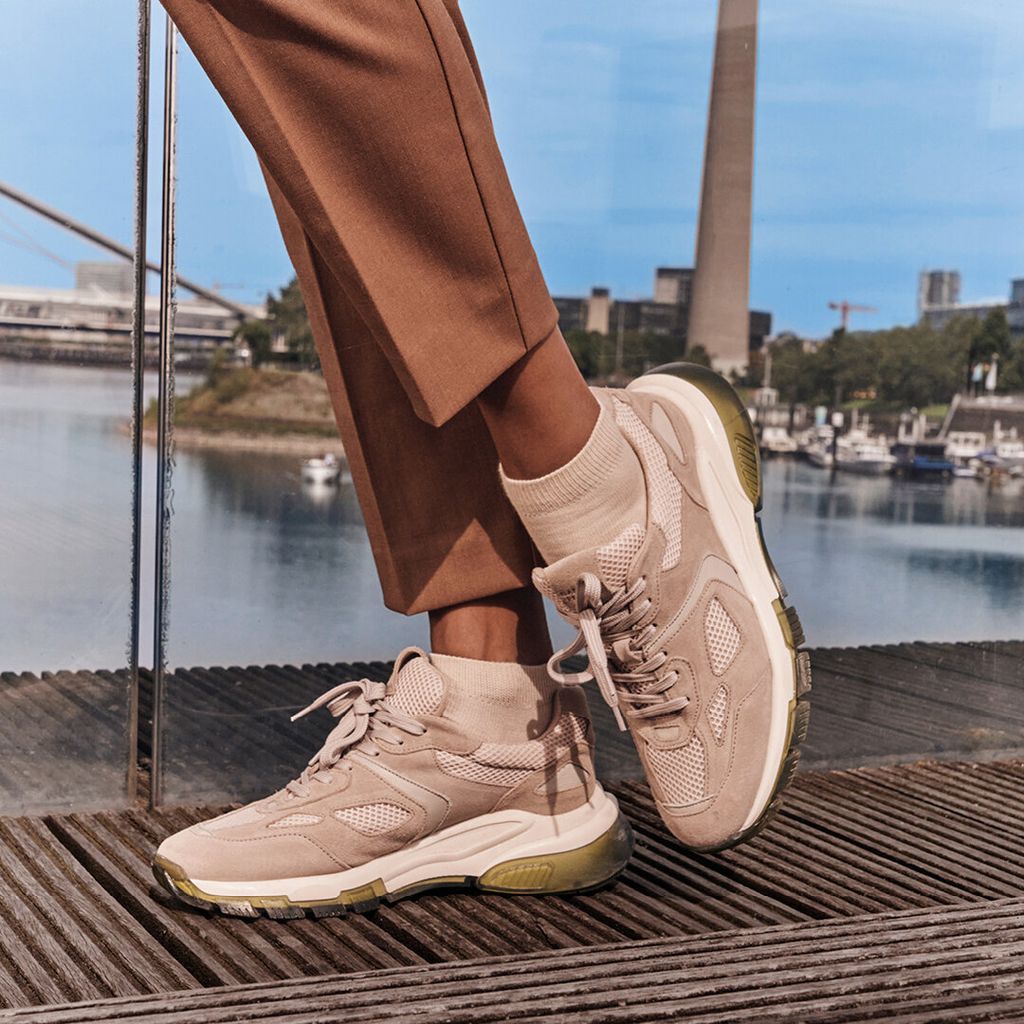 جوارب رياضية عائلية للنساء